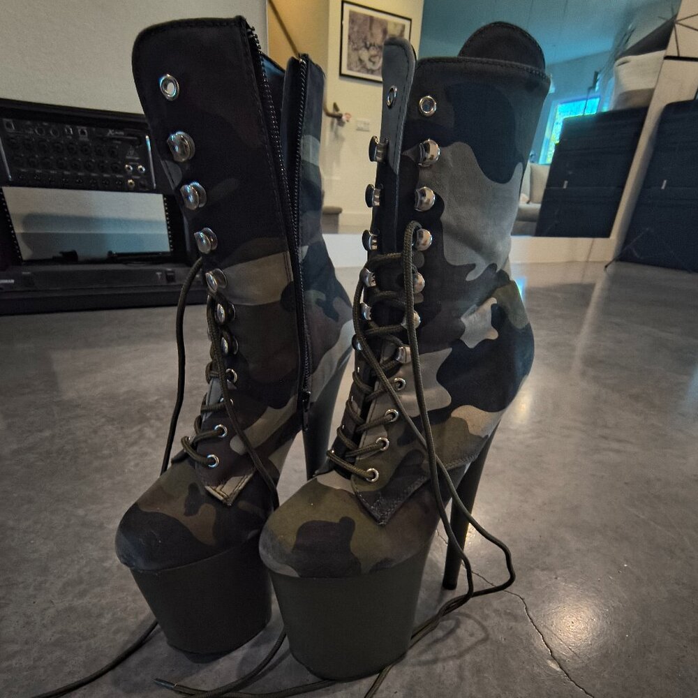Pleaser heels camo 8inch size 6